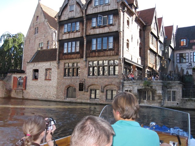 passeio de barco no canal Bruges Na dúvida embarque (1) (Small)