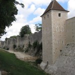 Provins e as muralhas de um feudo atual
