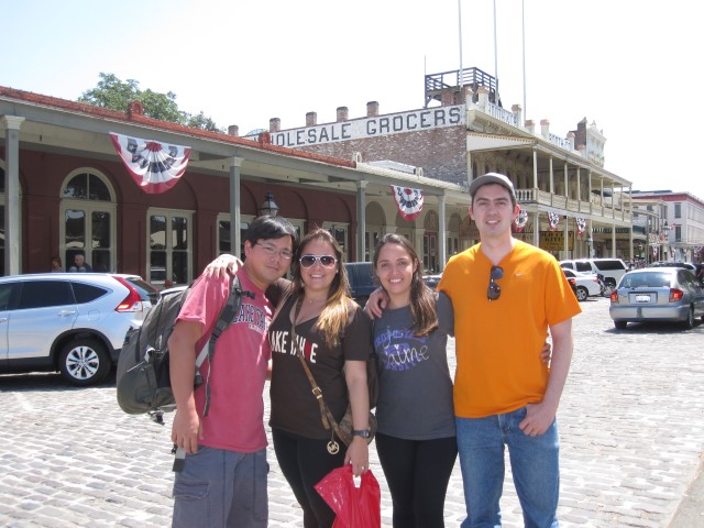 nós 4 em old sacramento (Small)