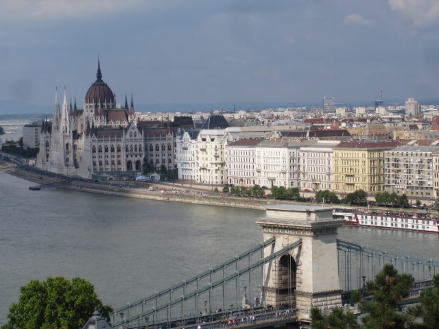 parlamento hungaro visto do castelo budapeste na duvida embarque