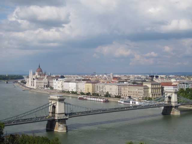 parlamento visto do castelo budapeste na duvida embarque