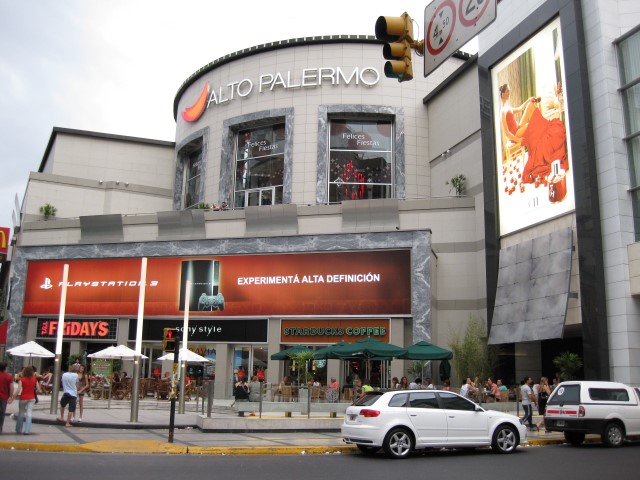Shopping Alto Palermo, Buenos Aires, Argentina, Na dúvida embarque