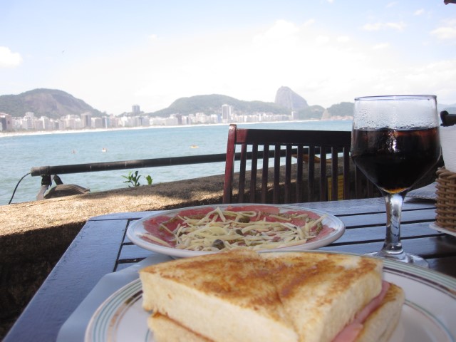 Forte de Copacabana, Confeitaria Colombo, Rio de Janeiro, Na dúvida embarque (4) (Small)