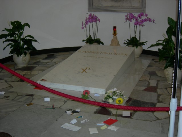 túmulo do Papa João Paulo II Vaticano Roma Italia Na dúvida embarque