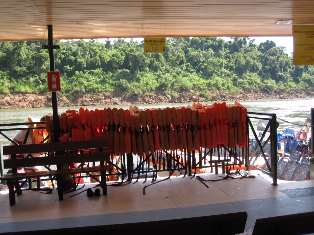 passeio de barco Macuco Safari Na dúvida embarque