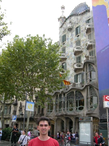Casa Batló Gaudí Barcelona Na dúvida embarque (1) (Small)