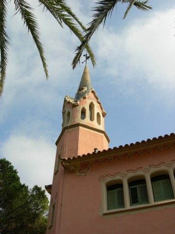 Casa Museu Gaudí Barcelona Na dúvida embarque (Small)