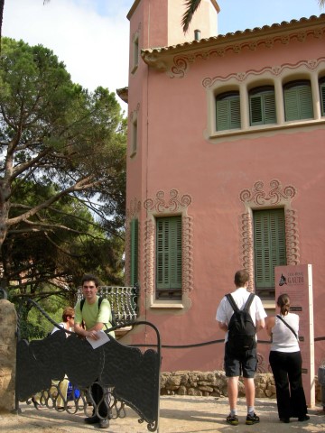 Casa Museu Gaudí Parc Guell Barcelona Na dúvida embarque (Small)