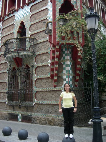 Casa Vicens Gaudí Barcelona Na dúvida embarque (1) (Small)