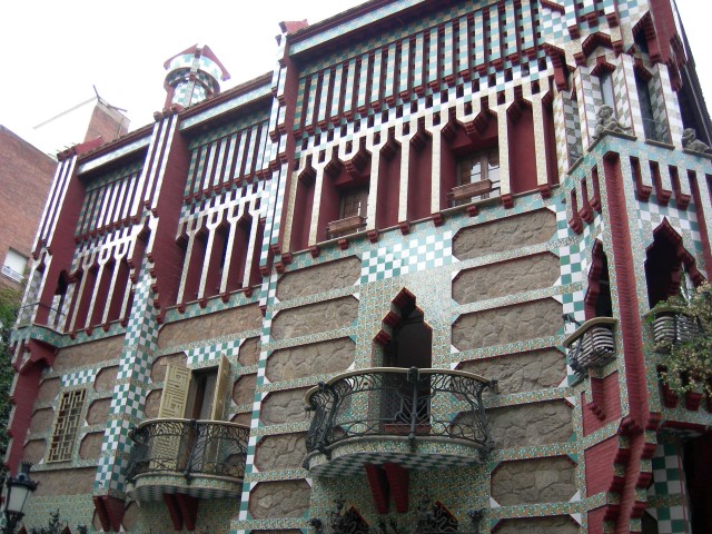 Casa Vicens Gaudí Barcelona Na dúvida embarque (2) (Small)