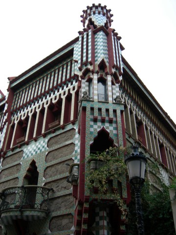 Casa Vicens Gaudí Barcelona Na dúvida embarque (4) (Small)