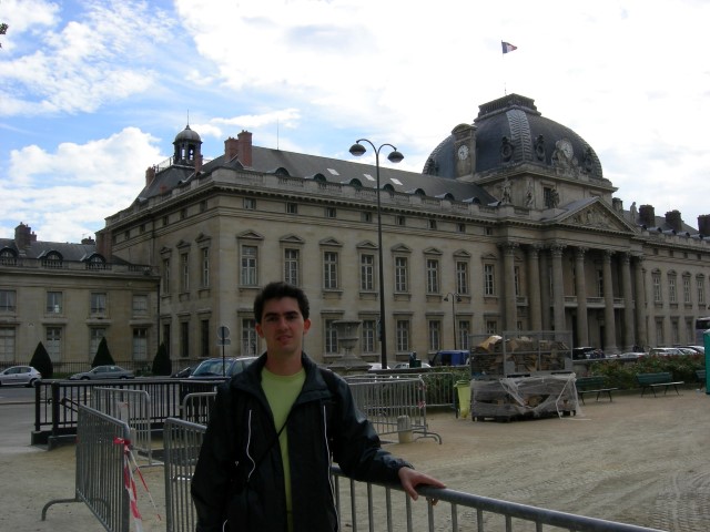 Escola Militar Paris Na dúvida embarque