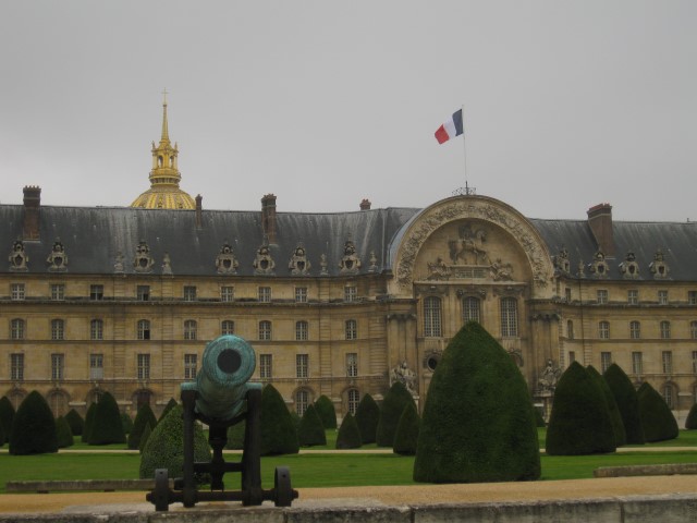 Invalides Paris Na dúvida embarque (Small)