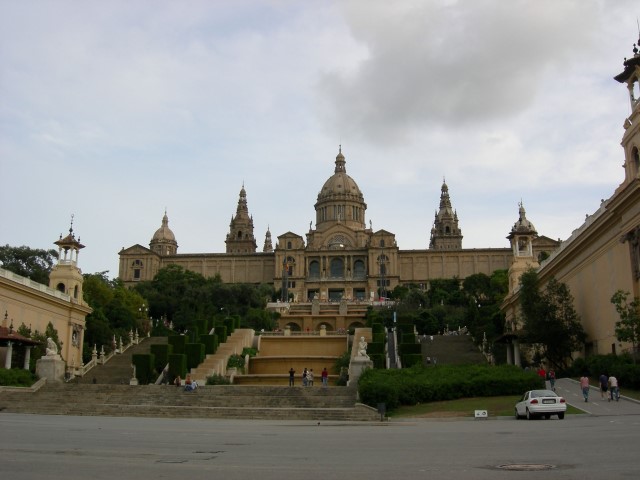 Museu Nacional da Catalunha Barcelona Na dúvida embarque (2) (Small)