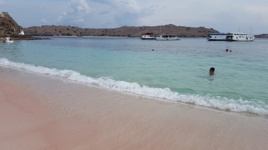 pink-beach-indonesia-blog-na-duvida-embarque-1-small