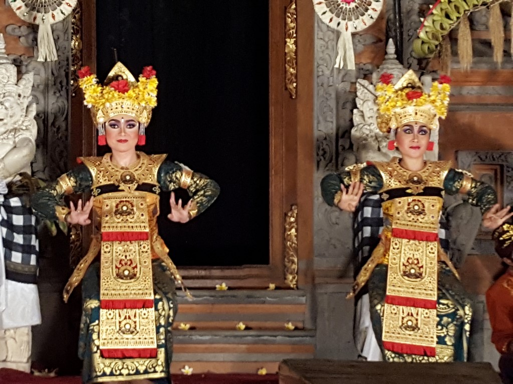 legong-dance-ubud-2-medium