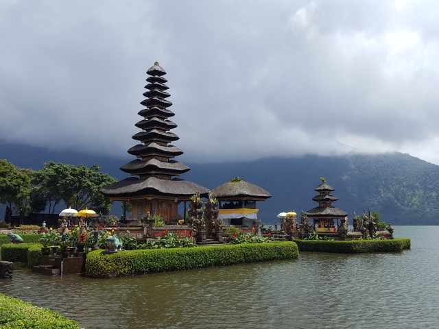 templo-do-lago-pura-ulum-danu-beratan-2-small