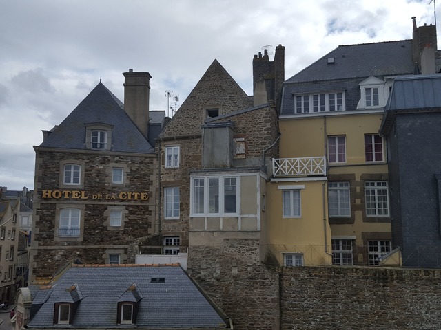 onde se hoespedar em Saint Malo